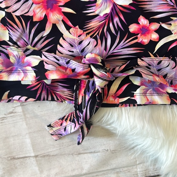 Pink Victoria’s Secret Floral Wrap Front Tie Back Top - Picture 8 of 8